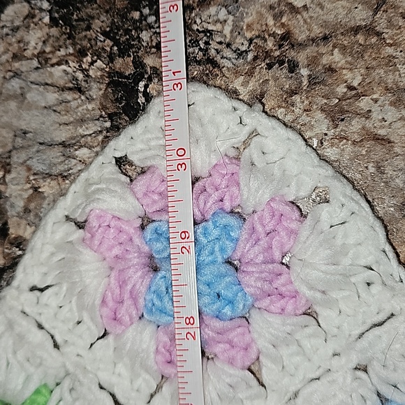 Vintage | Hand Crochet English Village Floral Detail Shawl Scarf Wrap - Picture 6 of 7